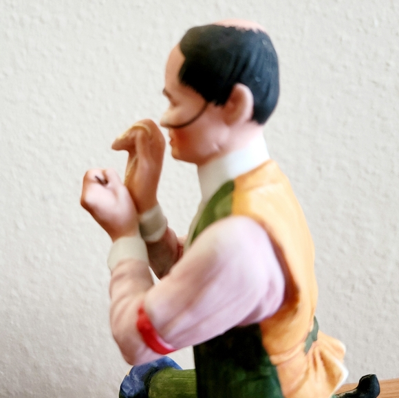 Norman Rockwell "Man threading needle" 1980 Vintage - Picture 6 of 9